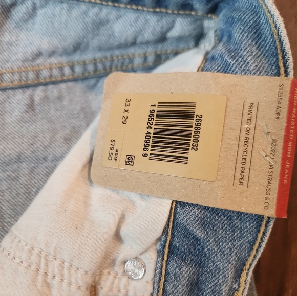 NWT Levis Mom Jeans - Picture 4 of 6